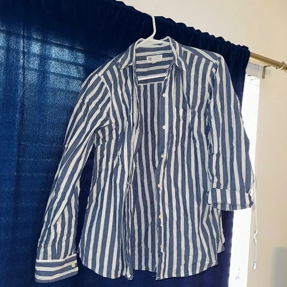 Gap Button Down - Picture 1 of 3